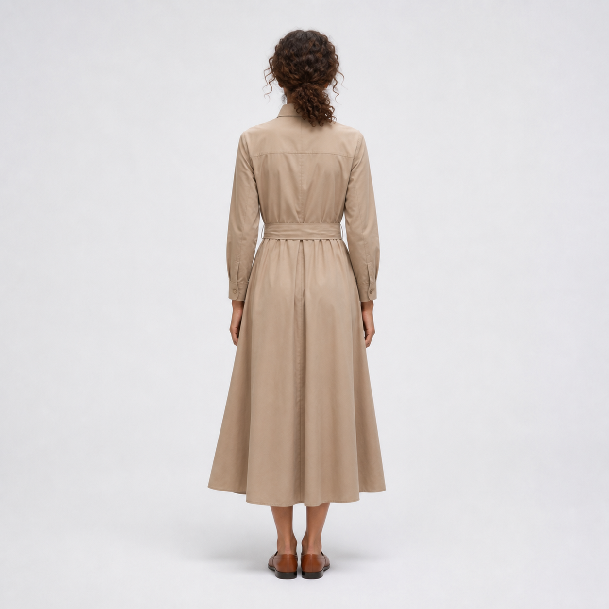 Robe longue taupe ceinturée Tsniout — vue 2 — Tissu fluide opaque, coupe longue et évasée