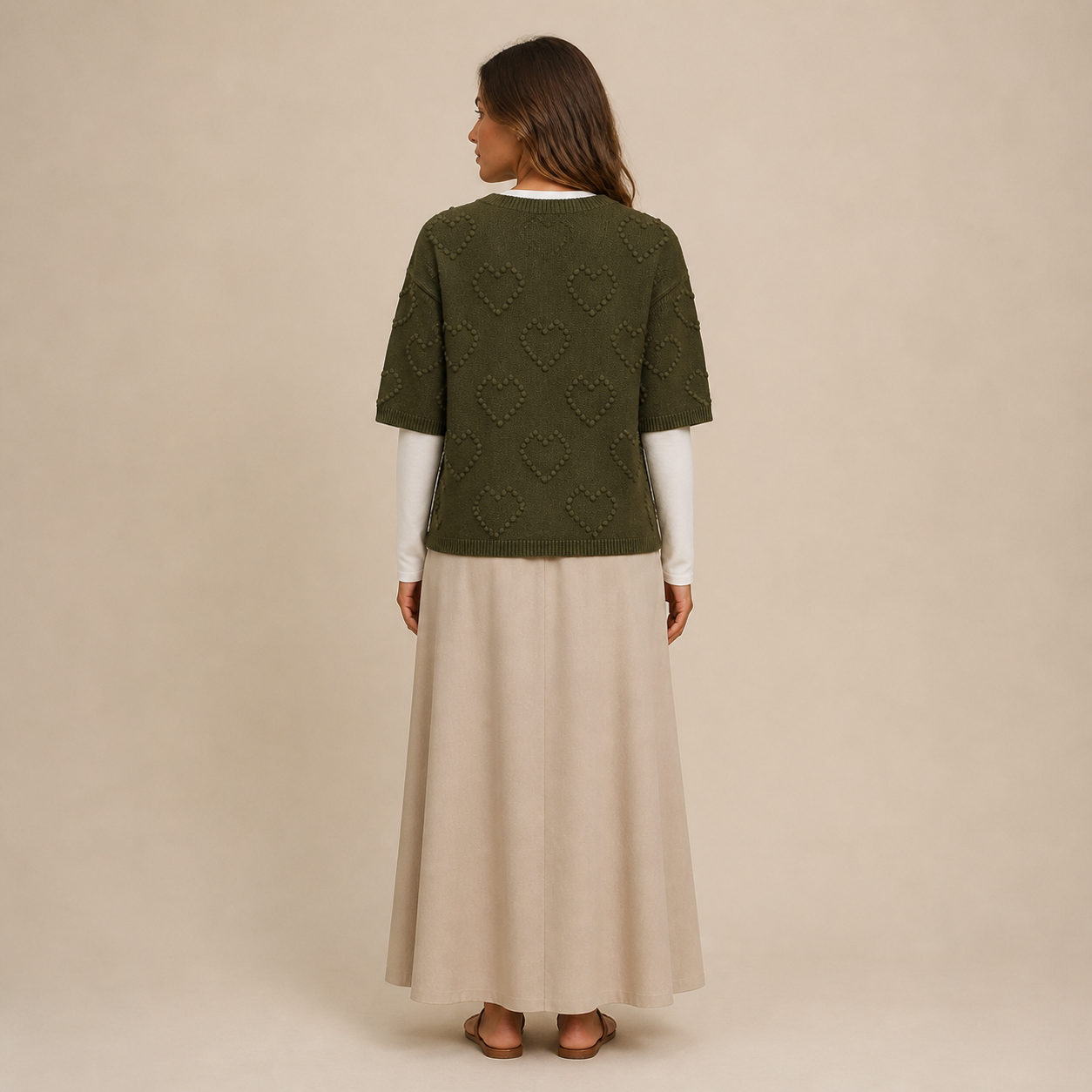 Pull vert olive à motifs cœurs Tsniout — vue 3 — Maille douce à motifs cœurs en relief