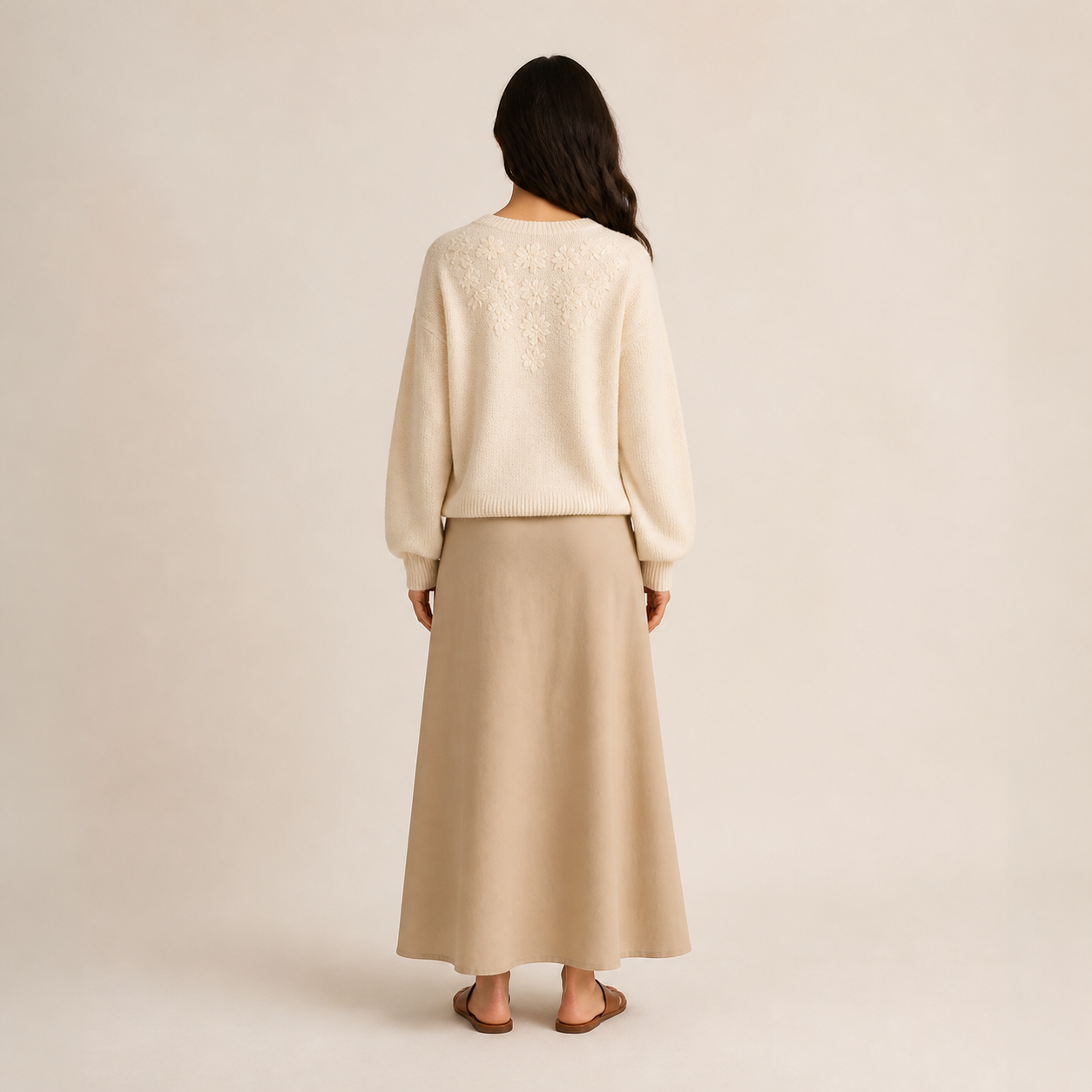Pull écru brodé de fleurs Tsniout — vue 2 — Polyester recyclé 25 %, polyester 51 %, nylon 15 %, laine 7 %, élasthanne 2 %