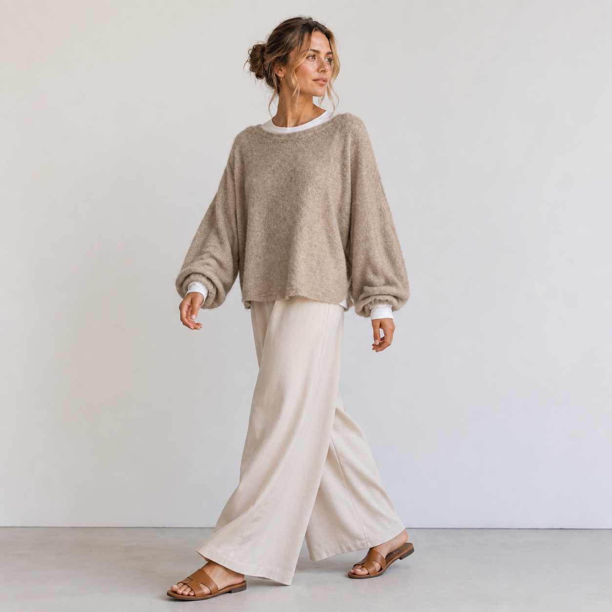 Pull beige en maille duveteuse Tsniout — vue 3 — Maille duveteuse beige, manches longues
