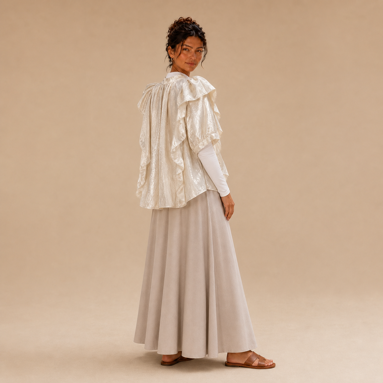Blouse écrue satinée à volants Tsniout — vue 2 — Viscose 100%, jacquard satiné