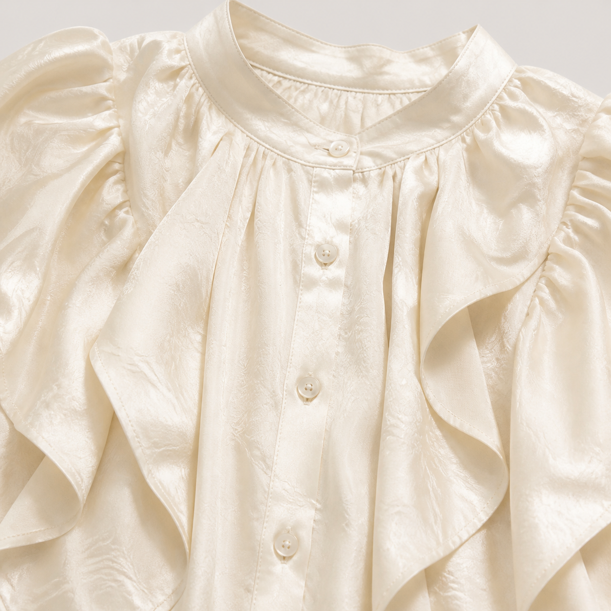 Blouse écrue satinée à volants Tsniout — vue 4 — Viscose 100%, jacquard satiné