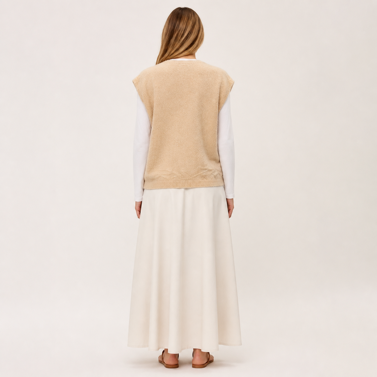 Gilet-pull beige en maille à col V Tsniout — vue 2 — Maille douce acrylique, polyamide, élasthanne et laine