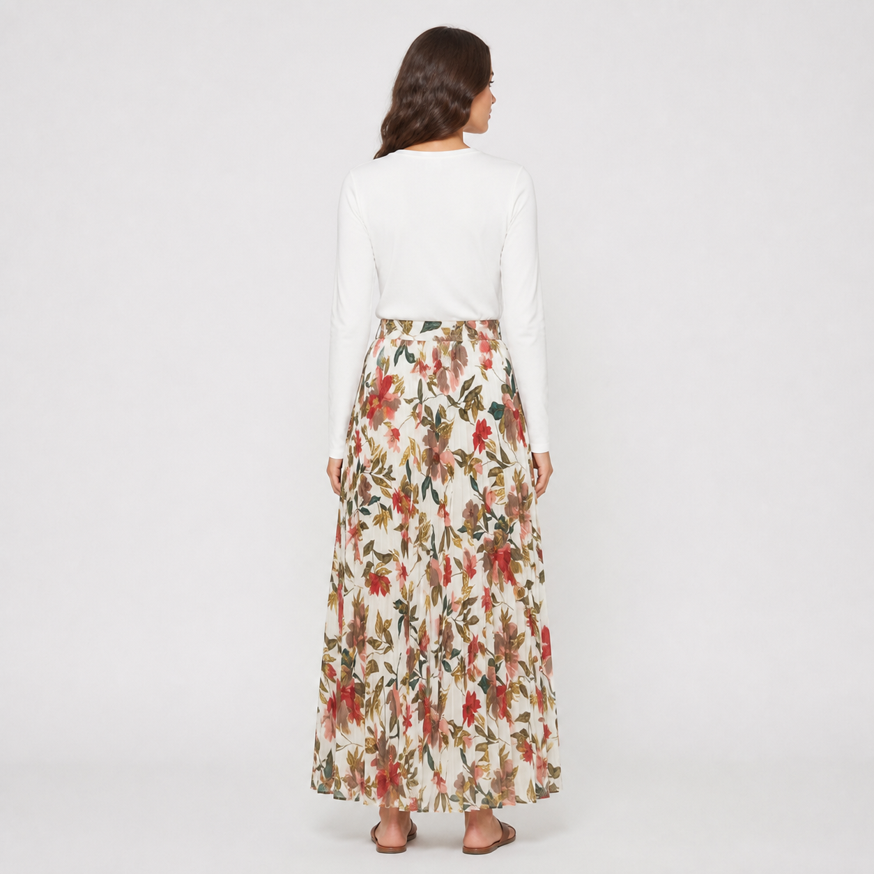 Jupe longue blanche fleurie plissée Tsniout — vue 2 — Tissu fluide opaque doublé, imprimé floral et plis fins