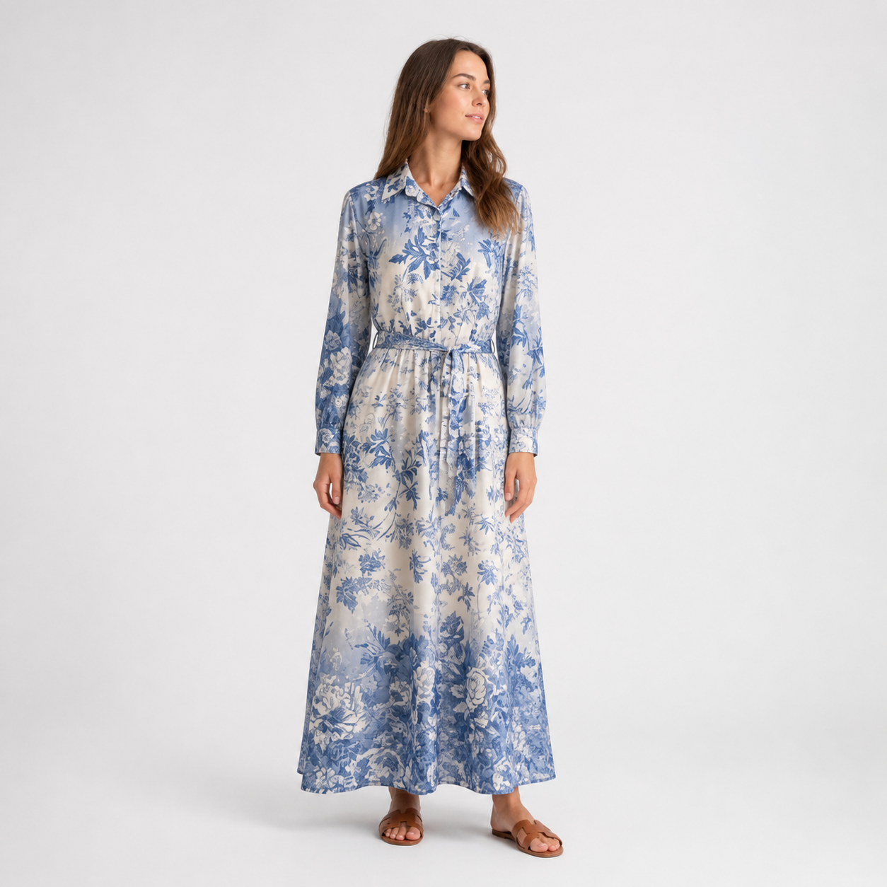 Robe longue bleue fleurie ceinturée Tsniout — Tissu fluide imprimé floral, coupe maxi et ceinture assortie