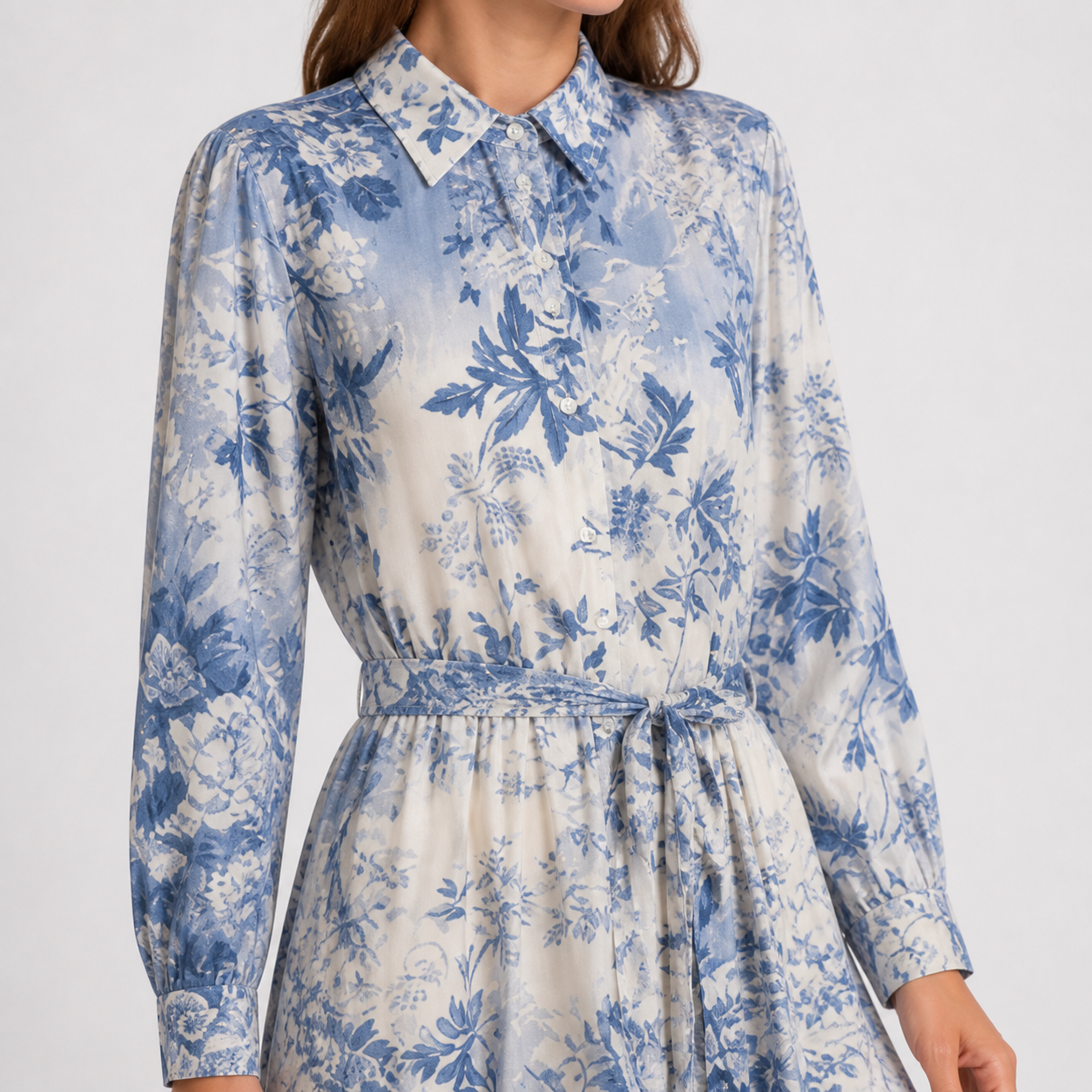 Robe longue bleue fleurie ceinturée Tsniout — vue 4 — Tissu fluide imprimé floral, coupe maxi et ceinture assortie