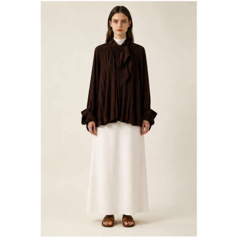 Blouse chocolat plissée à nœud Tsniout — Tissu fluide plissé