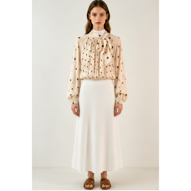 Blouse beige à pois et nœud Tsniout — Tissu léger à pois