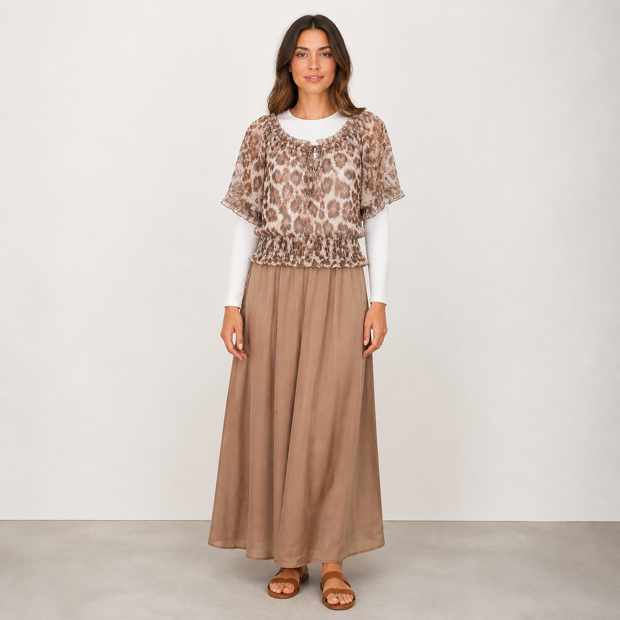 Blouse beige imprimé léopard Tsniout — Viscose 95 %, élasthanne 5 %
