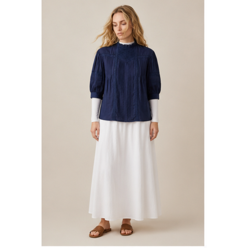 Blouse bleu marine plissée brodée Tsniout — Matière texturée à détails brodés