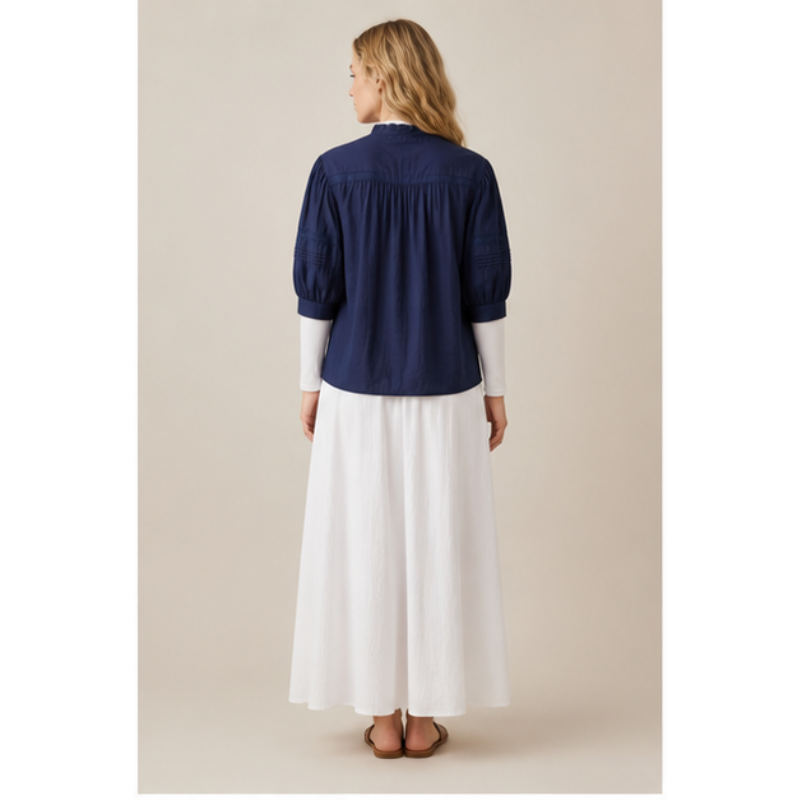 Blouse bleu marine plissée brodée Tsniout — vue 2 — Matière texturée à détails brodés