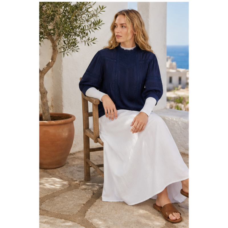 Blouse bleu marine plissée brodée Tsniout — vue 5 — Matière texturée à détails brodés