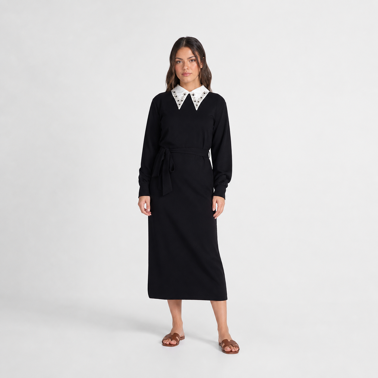 Robe longue noire en maille à col strass Tsniout — Maille douce et confortable, coupe fluide