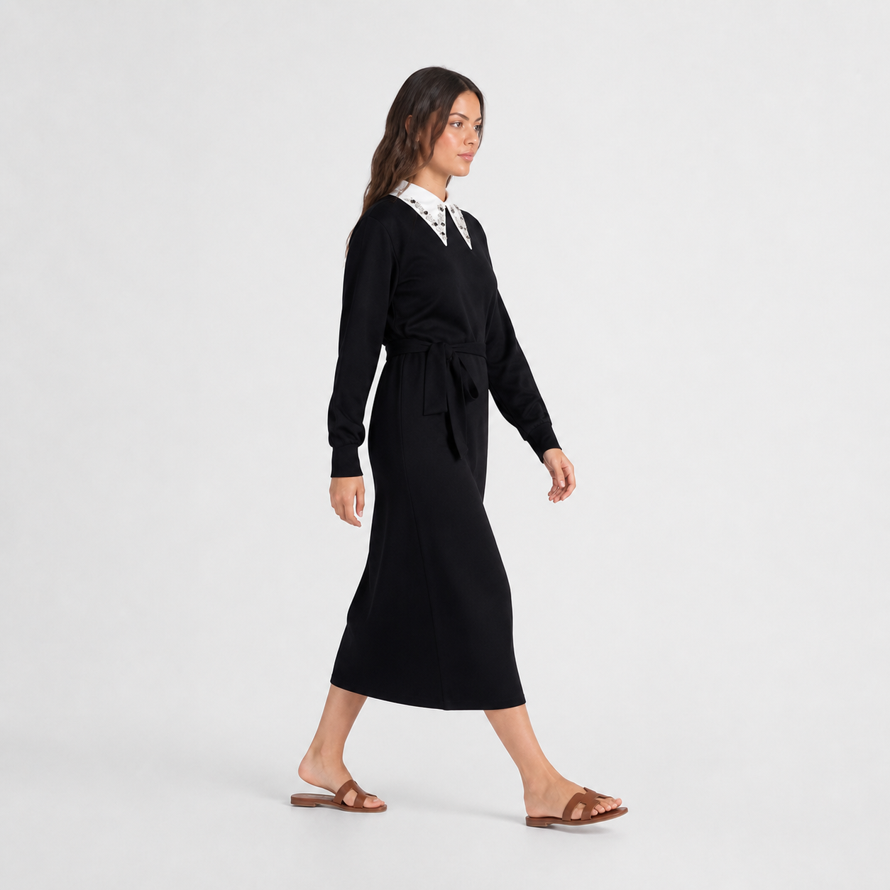 Robe longue noire en maille à col strass Tsniout — vue 3 — Maille douce et confortable, coupe fluide