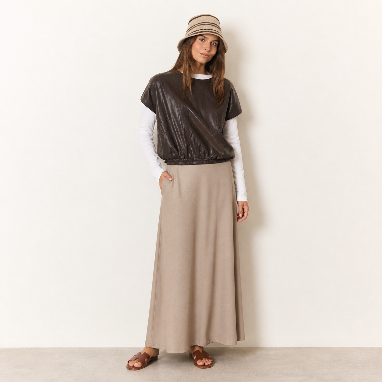 Top marron effet cuir Tsniout — Similicuir PU 100%, finition brillante