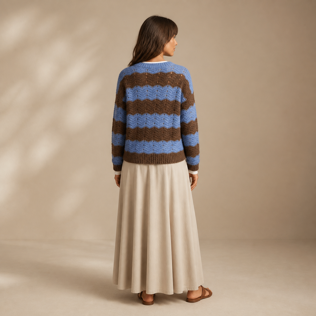 Pull bleu à rayures marron Tsniout — vue 2 — Maille texturée, rayures bleues et marron