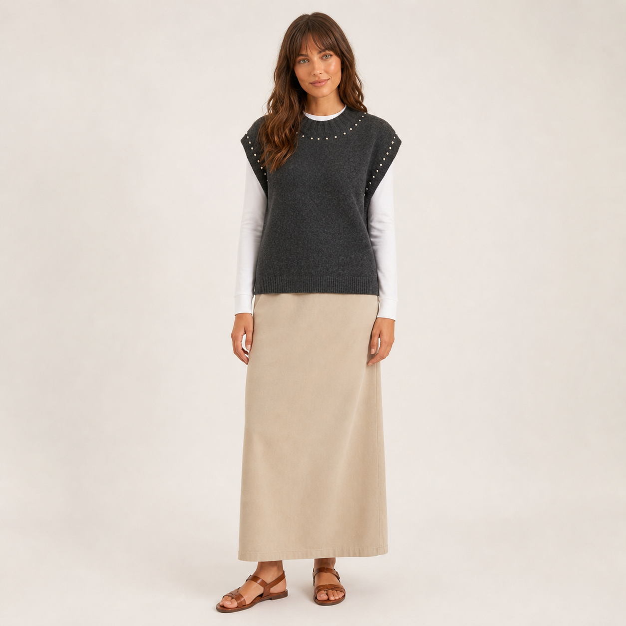 Pull gris anthracite sans manches à clous Tsniout — Polyester recyclé 65 %, acrylique 13 %, polyamide 13 %, laine 6 %, élasthanne