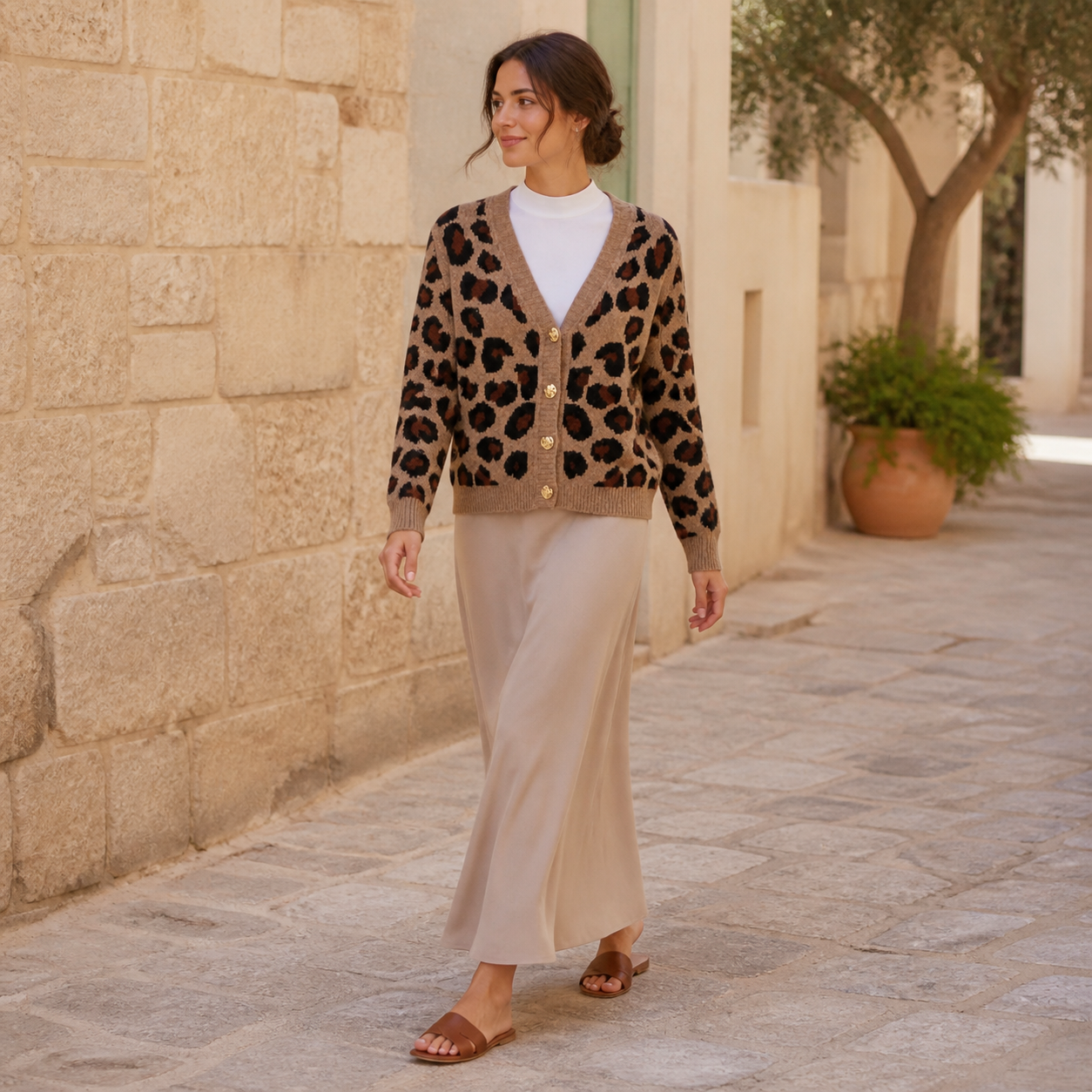 Cardigan léopard à boutons dorés Tsniout — vue 3 — Laine 8 %, polyamide 15 %, acrylique 15 %, polyester 58 %, élasthanne 4 %