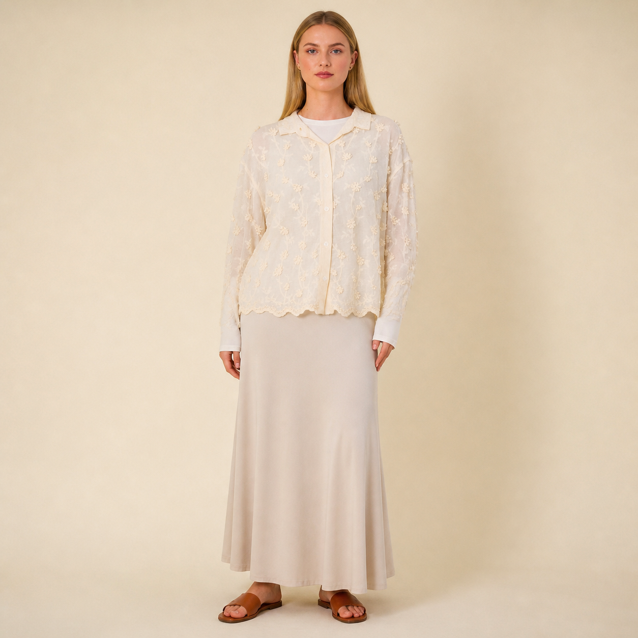 Blouse beige à fleurs brodées Tsniout — Coton 100%, broderies florales
