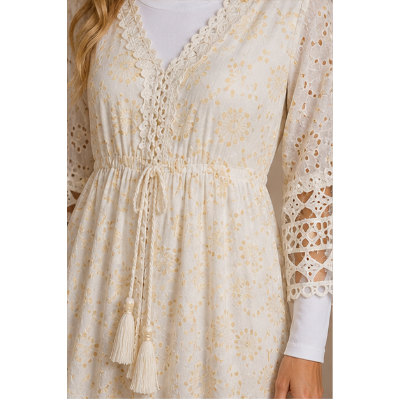 Robe longue ivoire et dorée en broderie anglaise Tsniout — vue 4 — 100 % coton broderie anglaise, doublure opaque