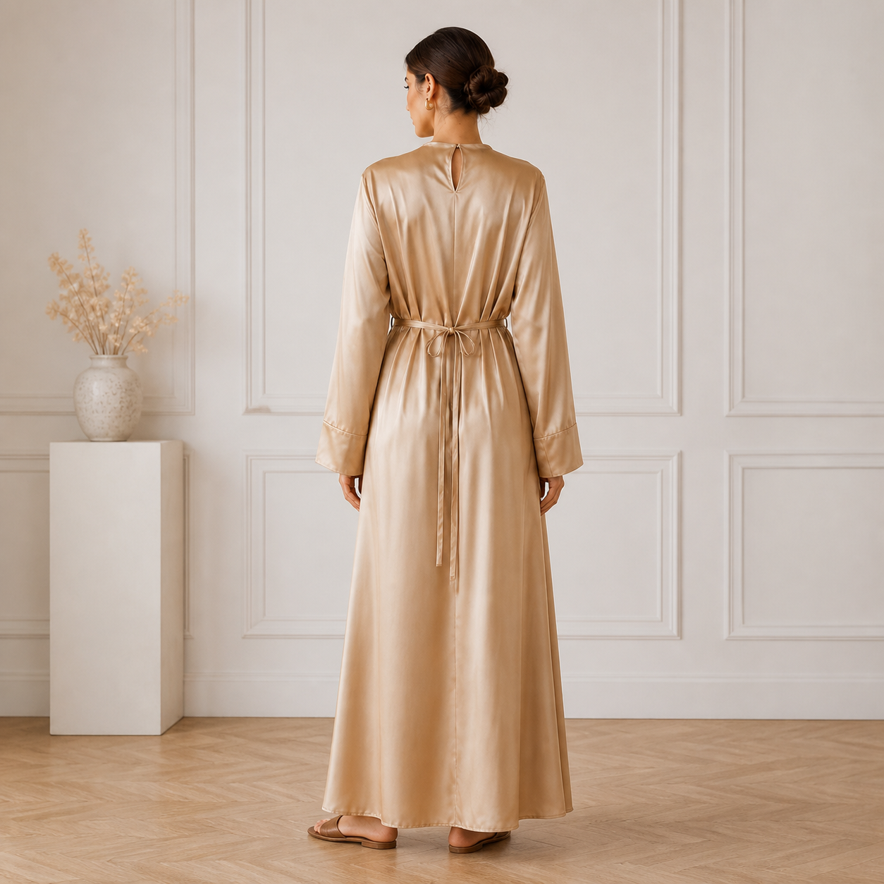 Robe longue beige satinée à col montant Tsniout — vue 2 — 100 % polyester satiné
