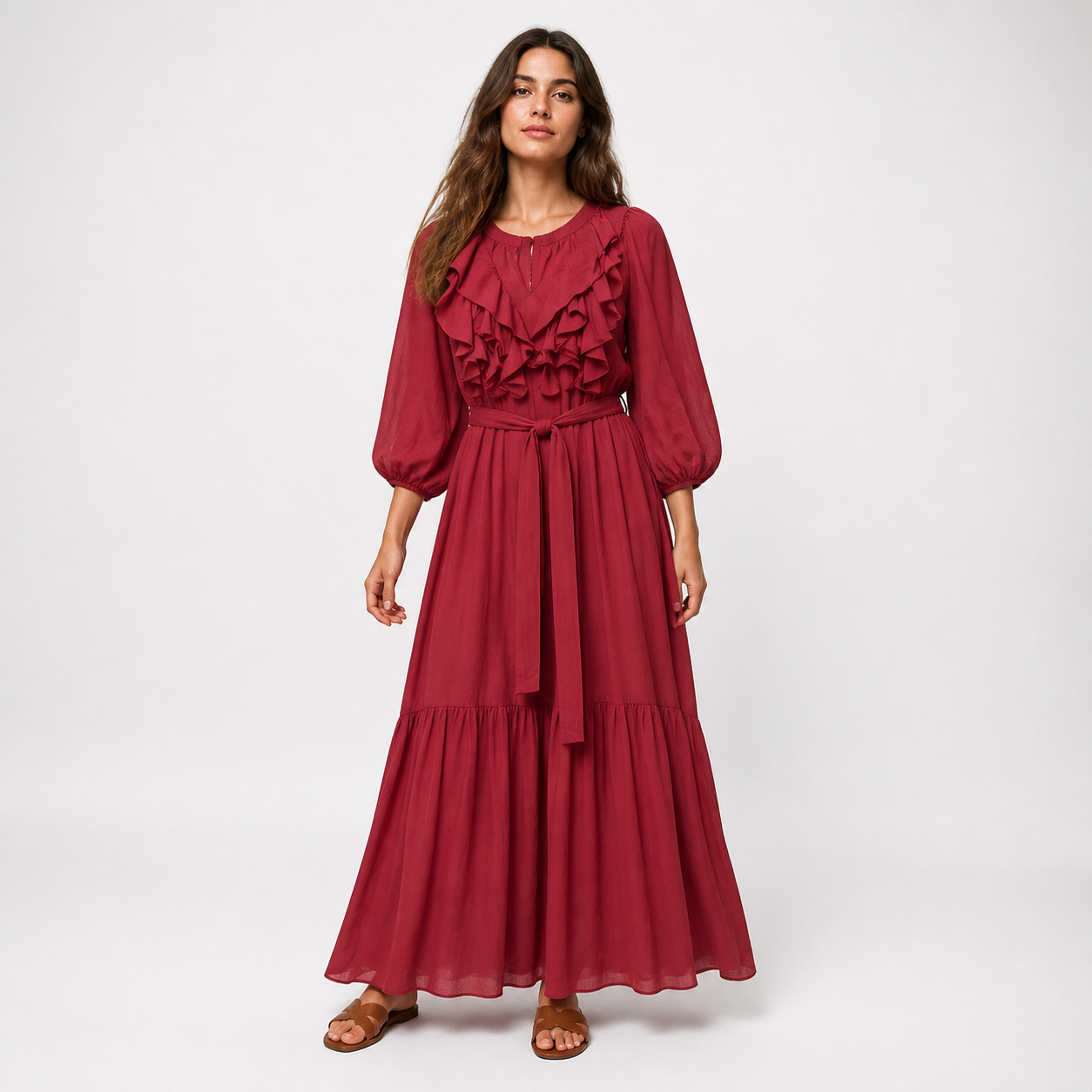 Robe longue bordeaux à volants Tsniout — Tissu fluide, volants superposés et manches bouffantes