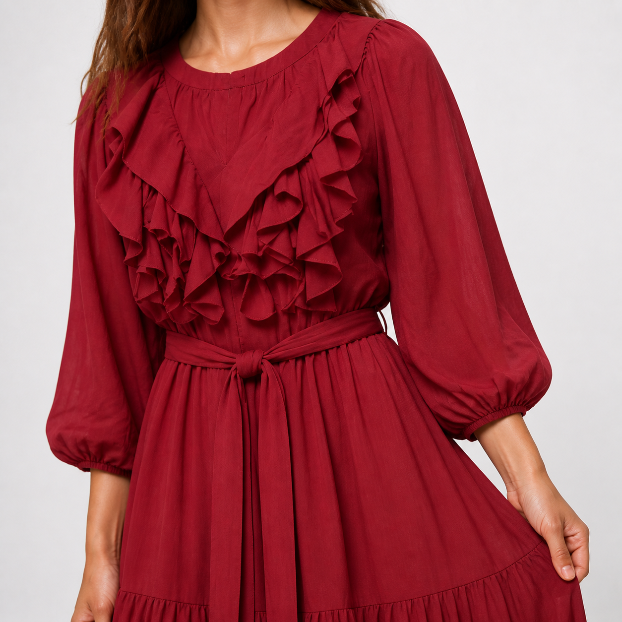 Robe longue bordeaux à volants Tsniout — vue 4 — Tissu fluide, volants superposés et manches bouffantes
