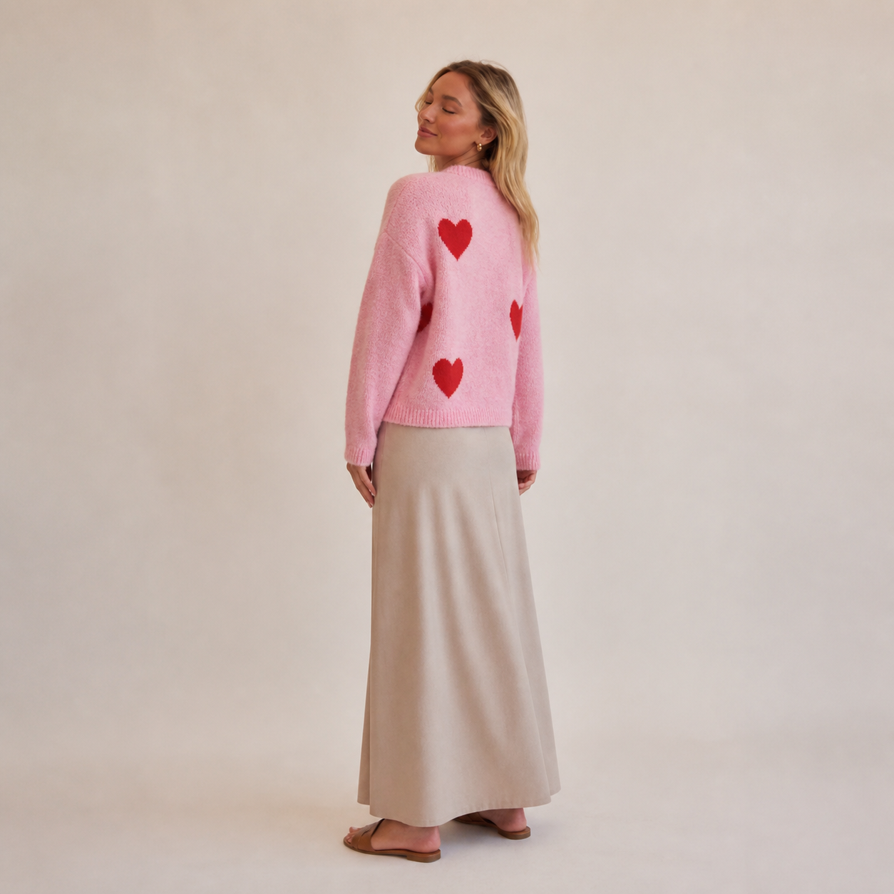 Pull rose à cœurs rouges Tsniout — vue 2 — Laine mélangée et fibres recyclées, maille douce