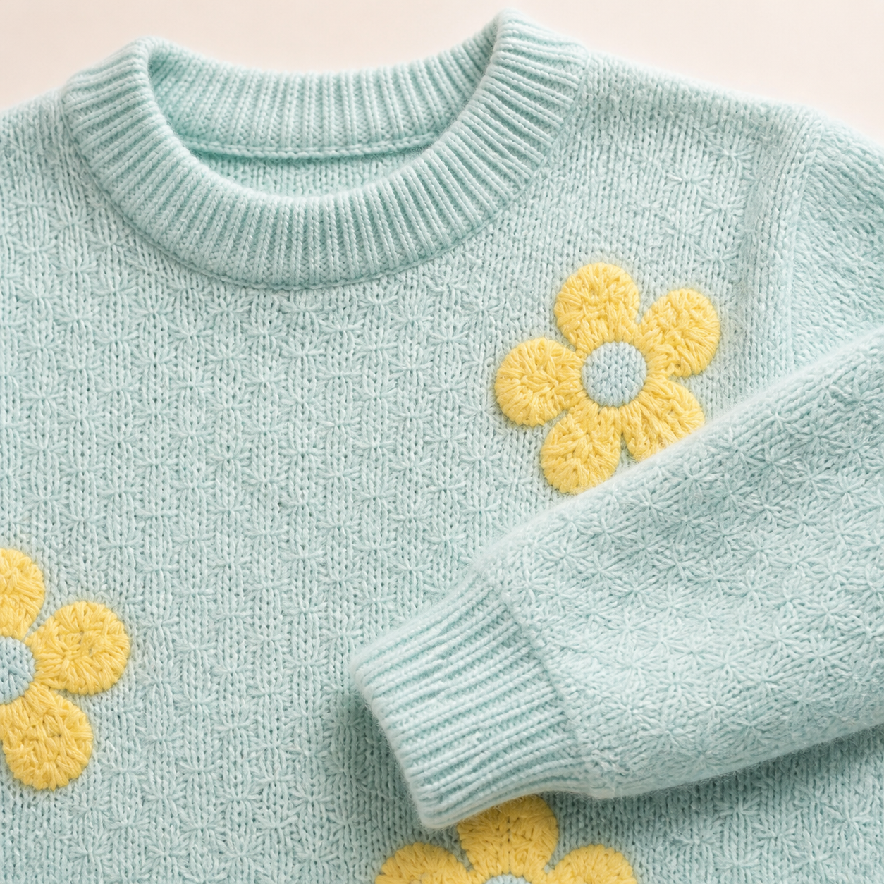 Pull vert clair à fleurs jaunes Tsniout — vue 4 — Laine mélangée et fibres recyclées, maille texturée