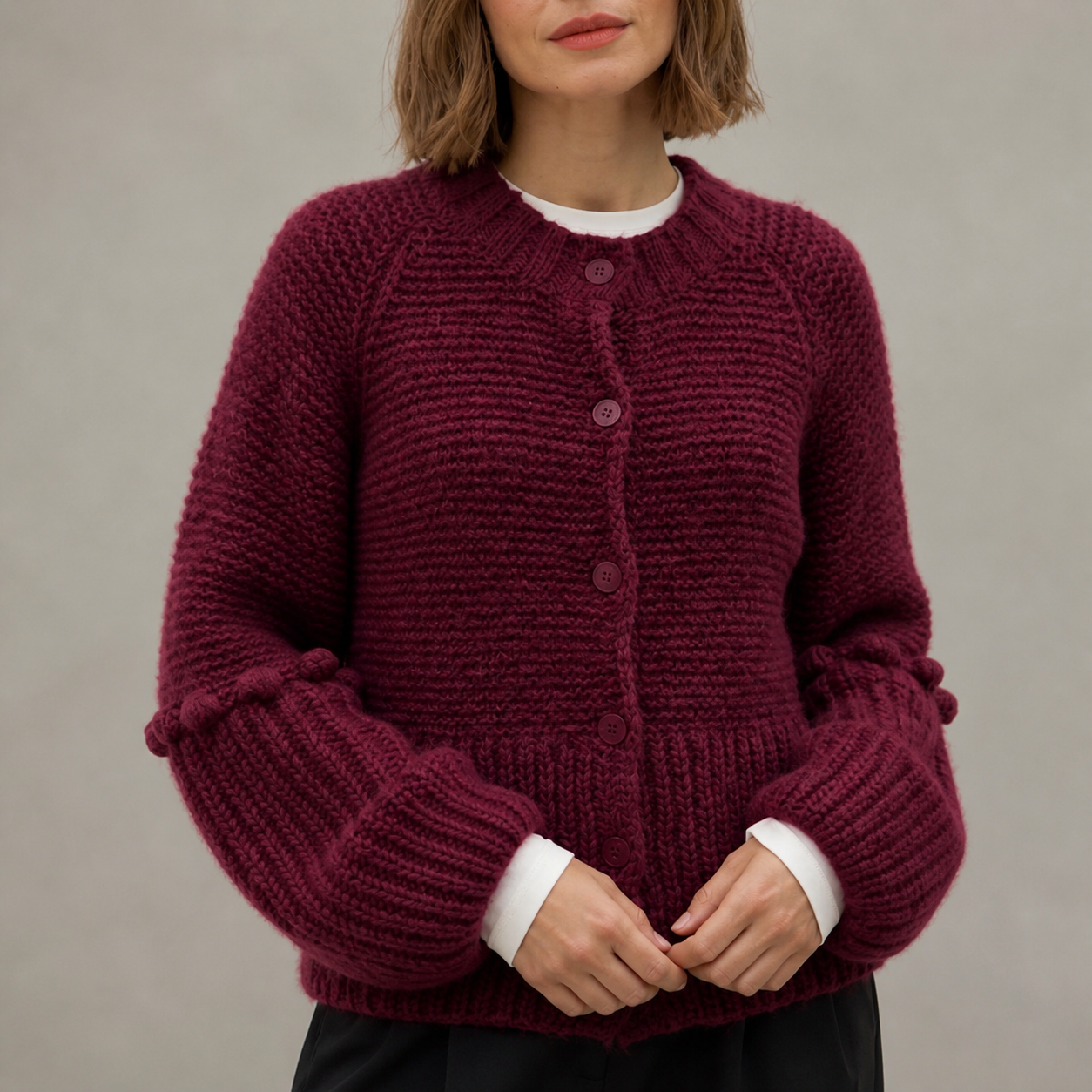 Gilet bordeaux en grosse maille à pompons Tsniout — vue 4 — Polyester 100 %, grosse maille