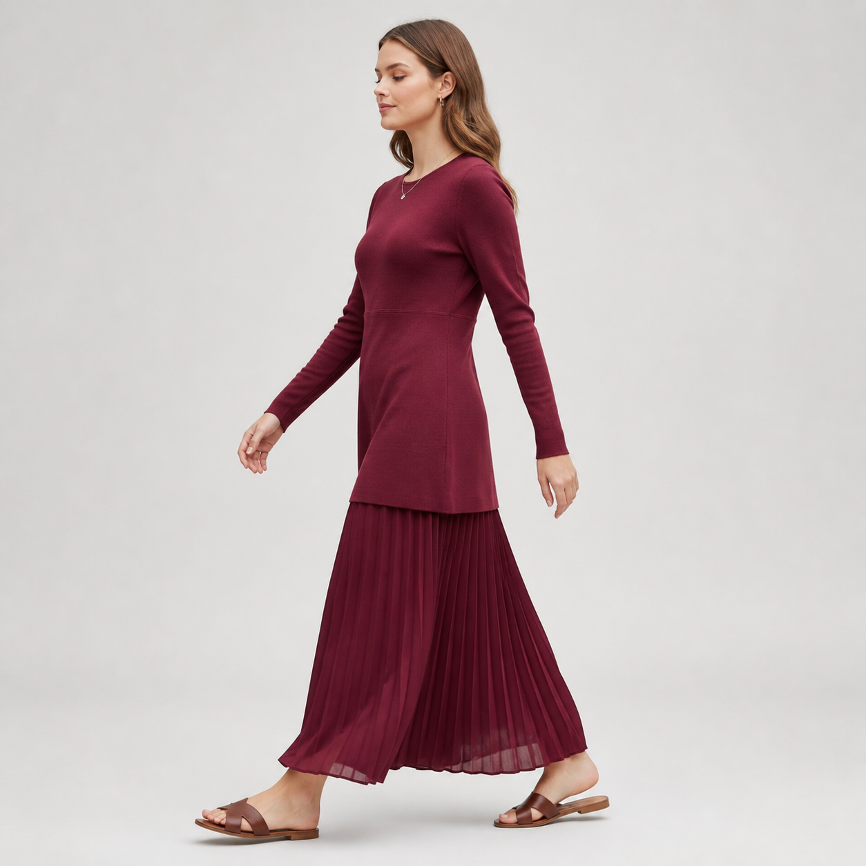 Robe longue bordeaux en maille et jupe plissée Tsniout — vue 3 — Maille souple et tissu plissé