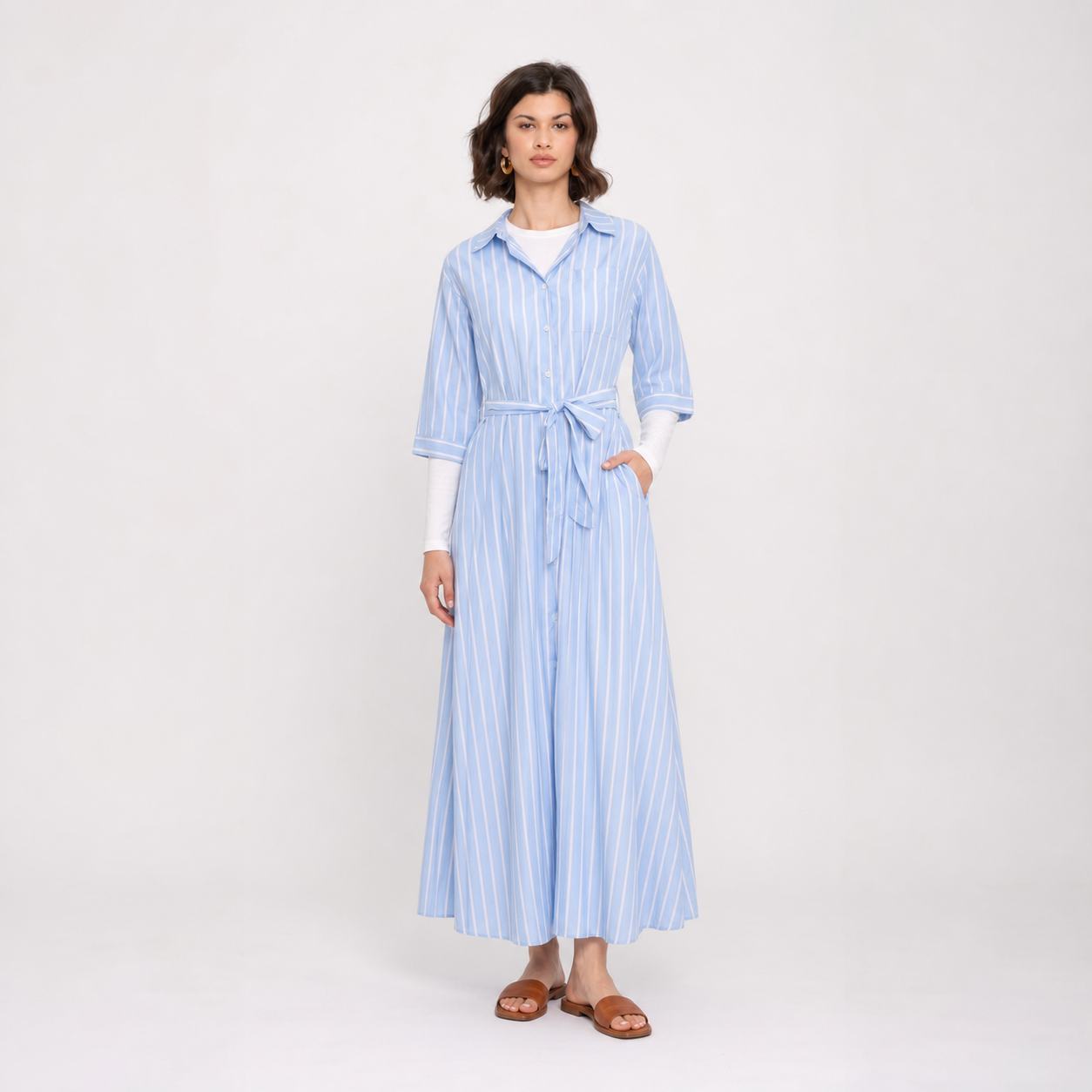 Robe longue bleu ciel rayée ceinturée Tsniout — Tissu fluide rayé